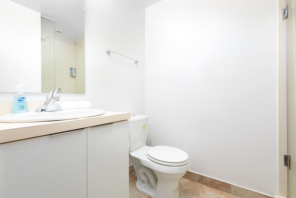 Downtown Toronto Condo near Scotiabank Arena
