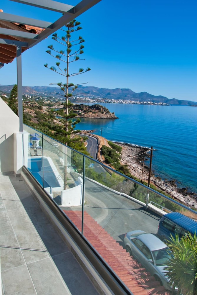 Ostria Apartments