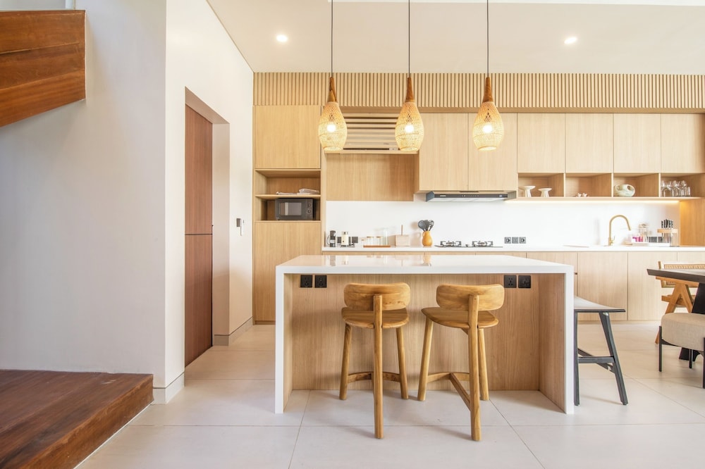 Elegant 3BR Escape Canggu AC 5min Shore