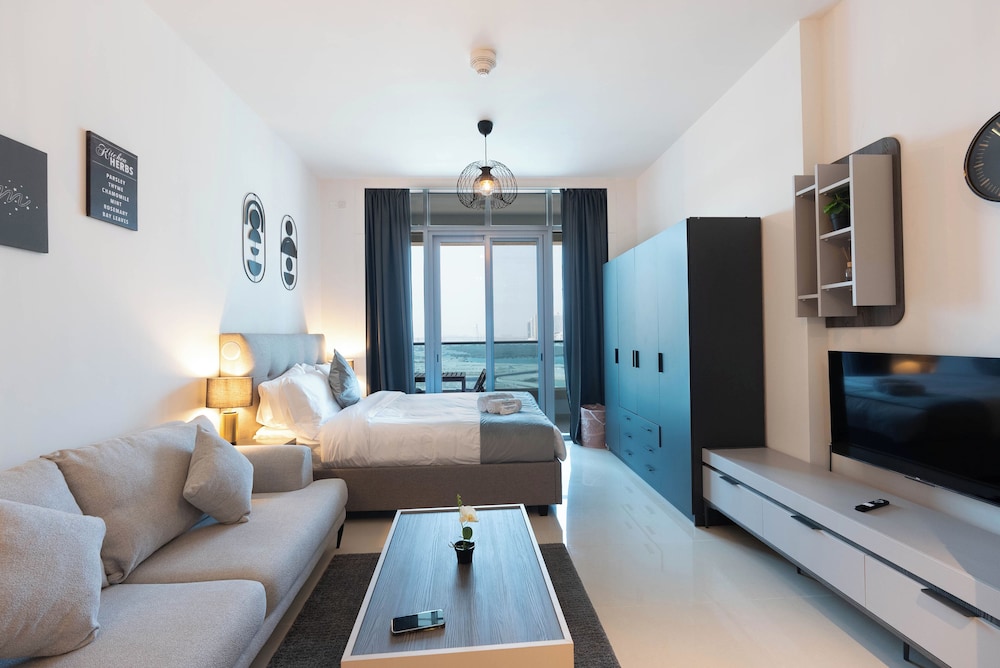 Bloomfields Premium STU Canal View