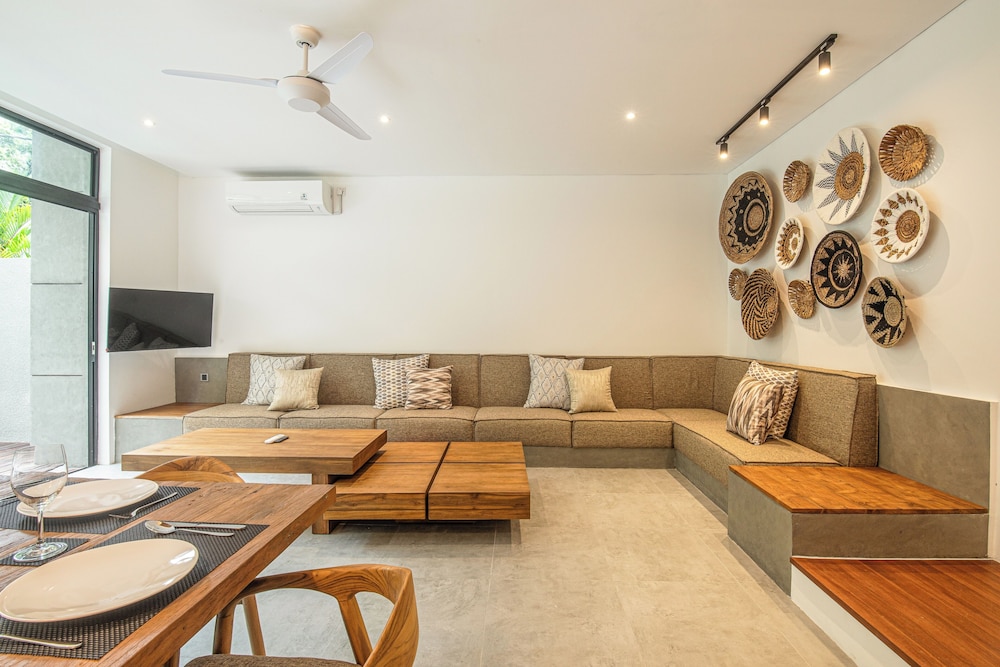 Enchanting 5BR Canggu Villa Moments to Sea