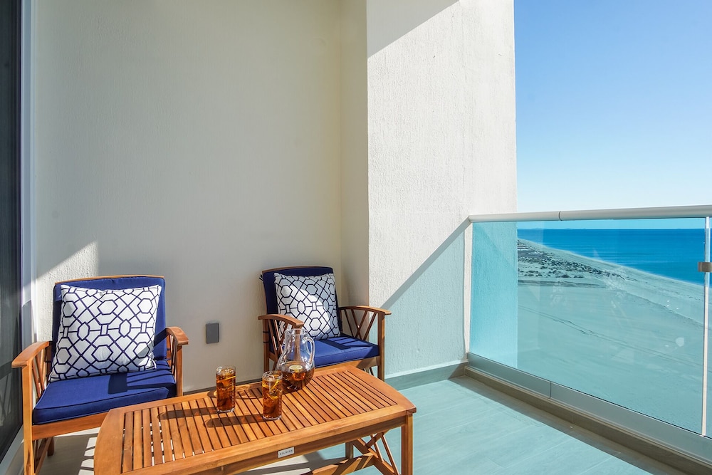 Beautiful 2 Bedroom Condominium Fully Equipped at the New Encantame Towers Verano 805