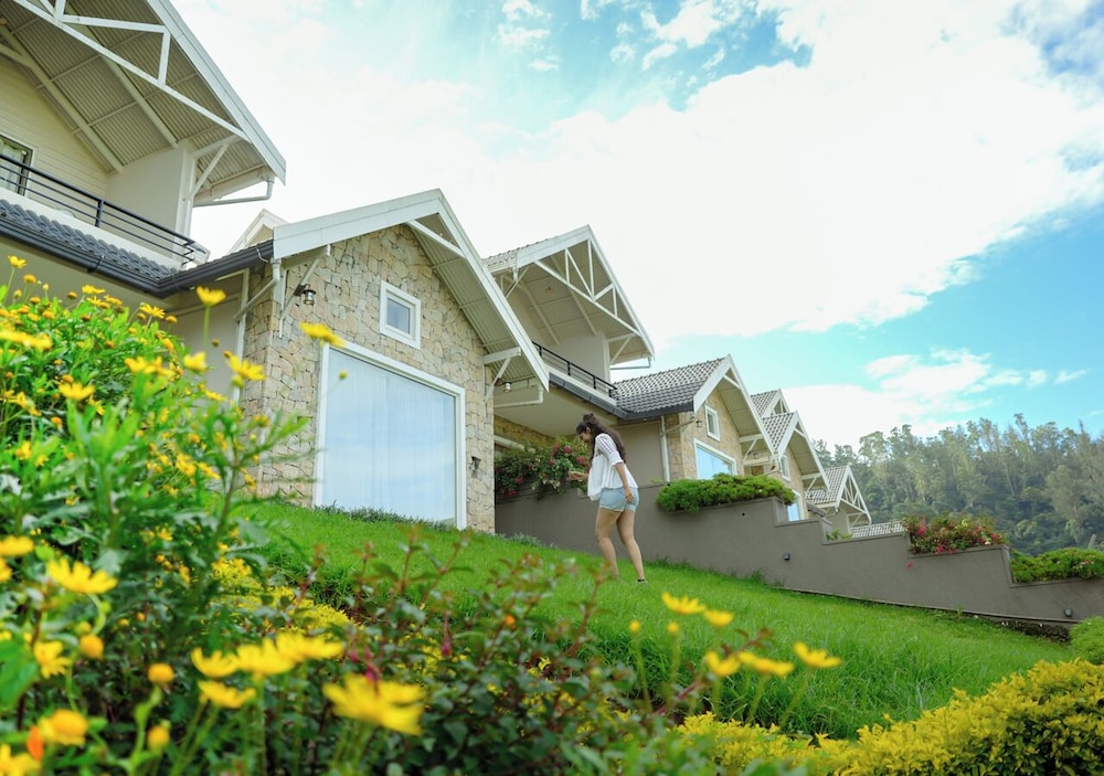 AJ Gable clouds Ooty by VOYE HOMES