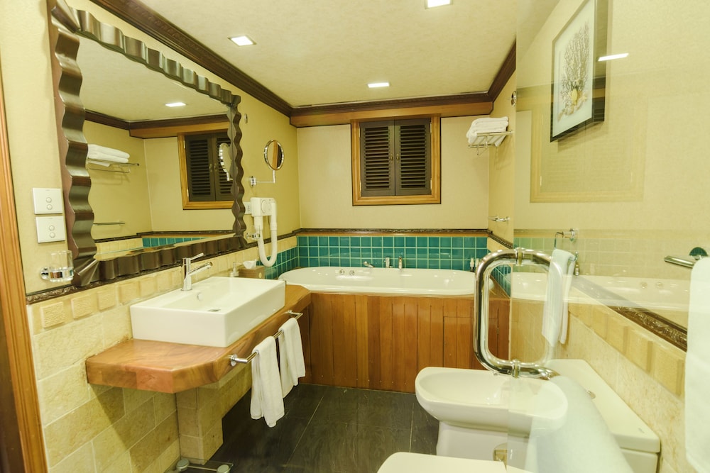 Dhaainkan'baa - Luxury Yacht photo 5