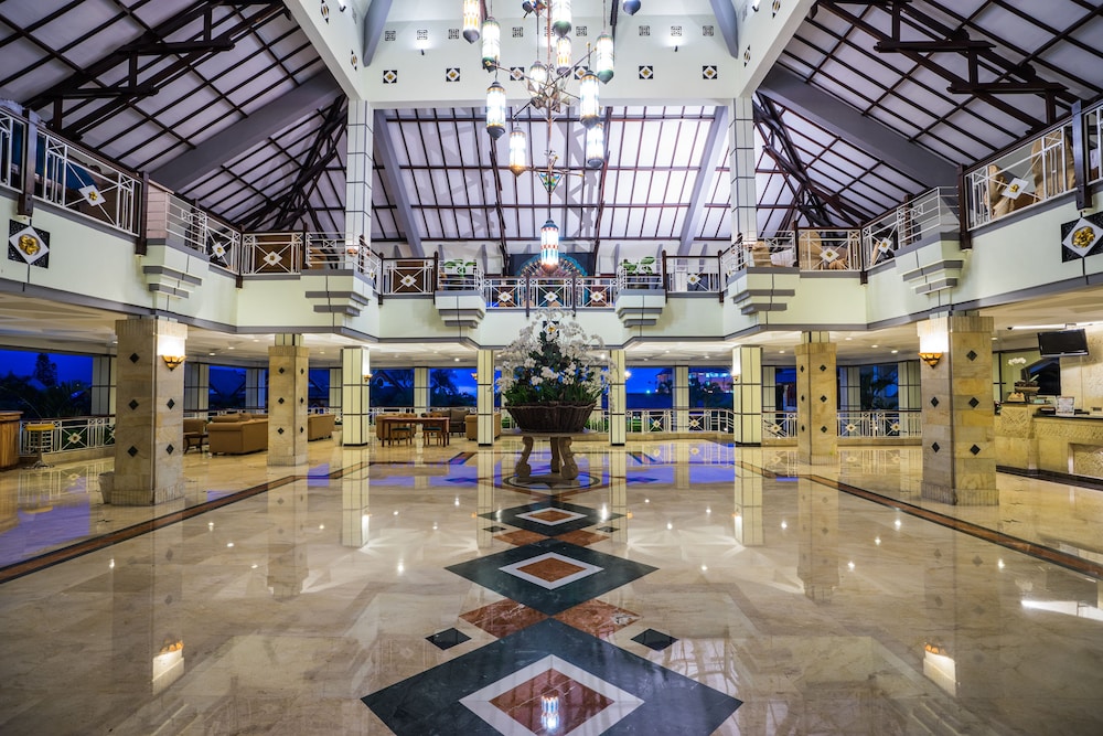 Royal Hotel and Villa Batu