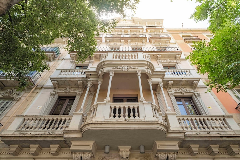 Aspasios Market Balconies