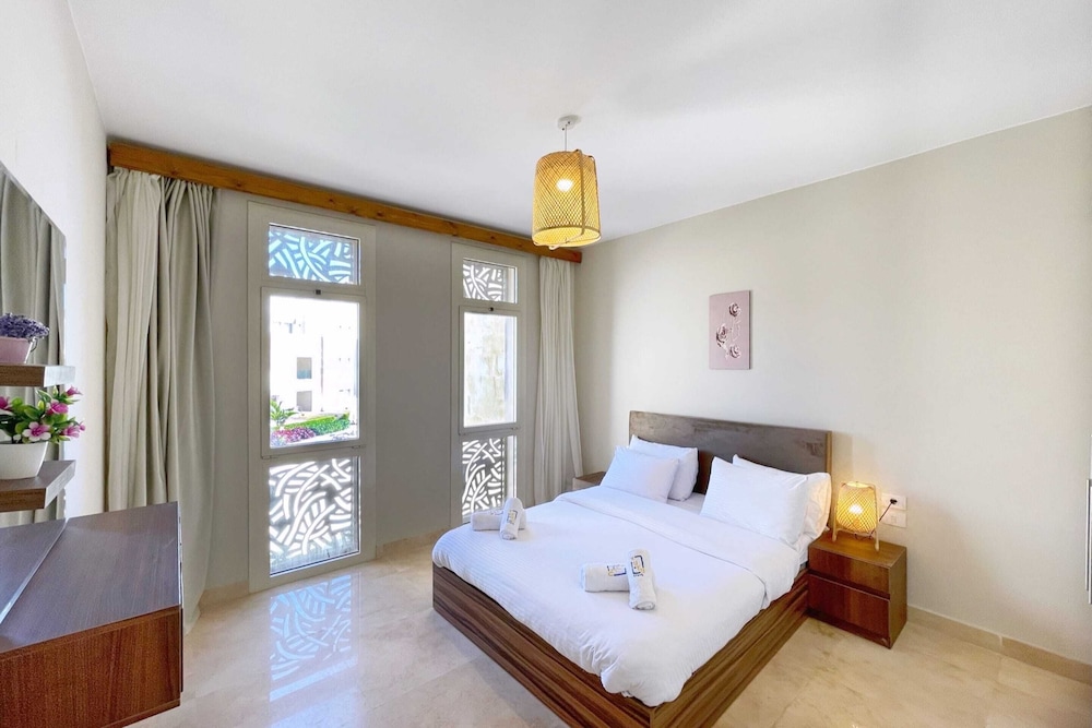 Xuru Stays I Homestyle 3BR Penthouse Pool & Beach View