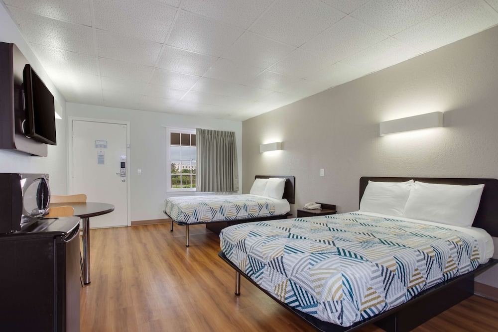 Motel 6 Walterboro, SC