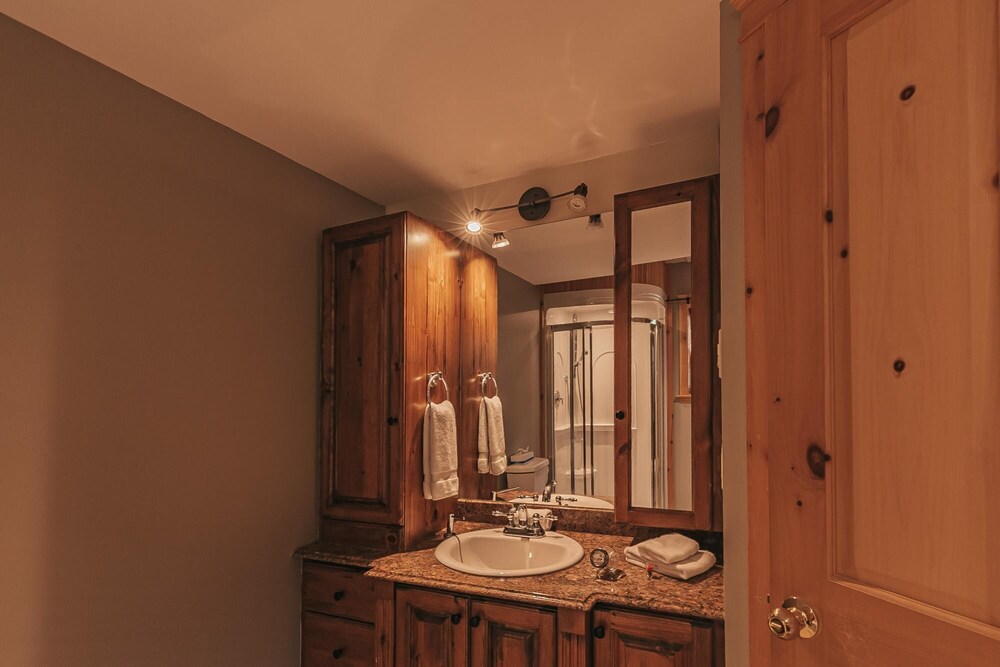 Harfang 51 - Stunning log Cottage With Private hot tub Pool and Scandinavian dry Barrel Sauna