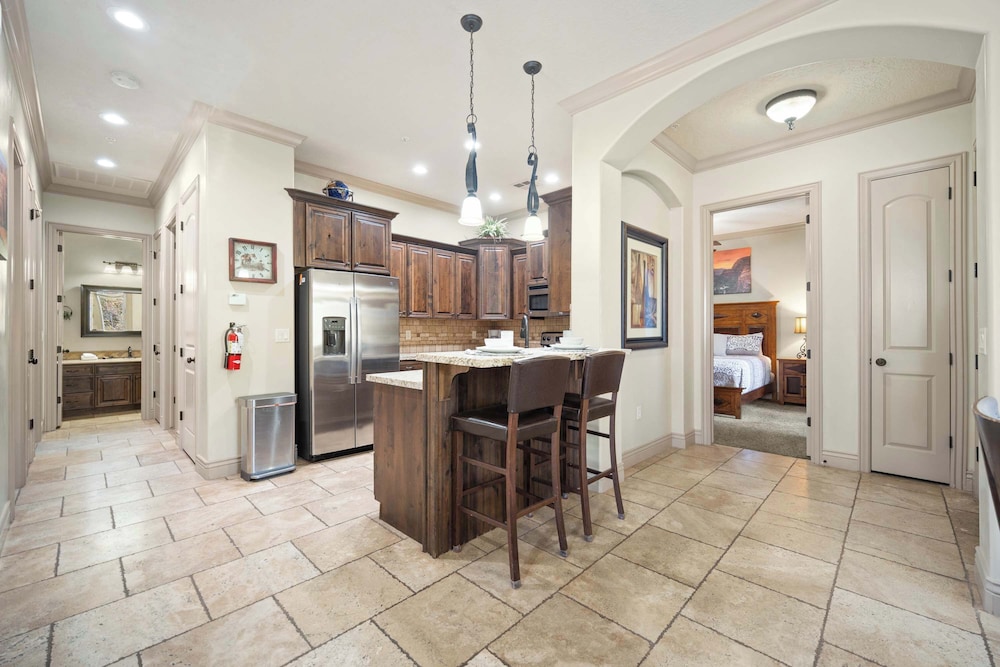 Western Front - Rustic Charm & Comfort