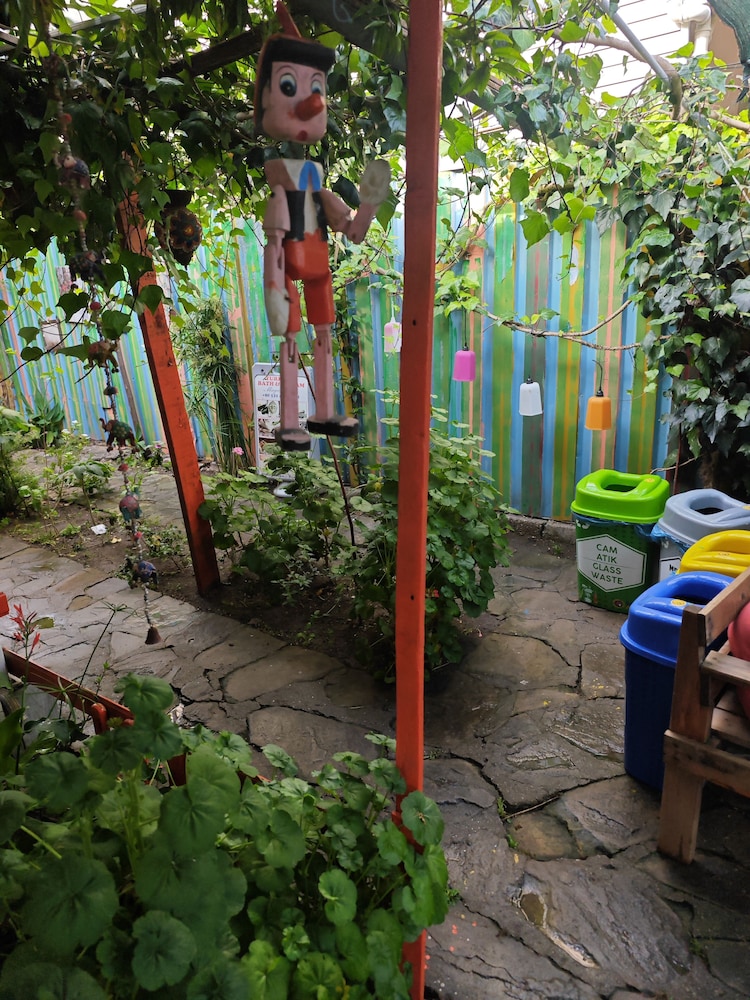 Side Tuana Garden Home