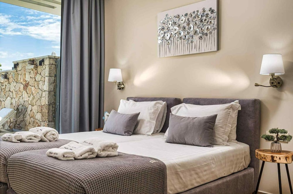 Pietra Cave Suite With Private Pool