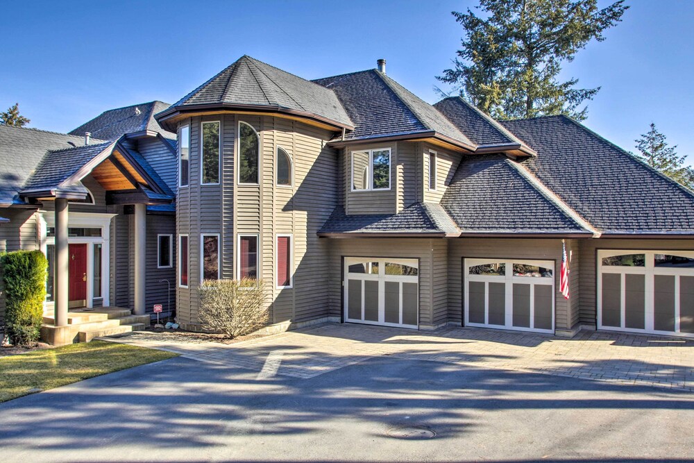 Luxurious Liberty Lake Hideaway w/ Hot Tub! view 5