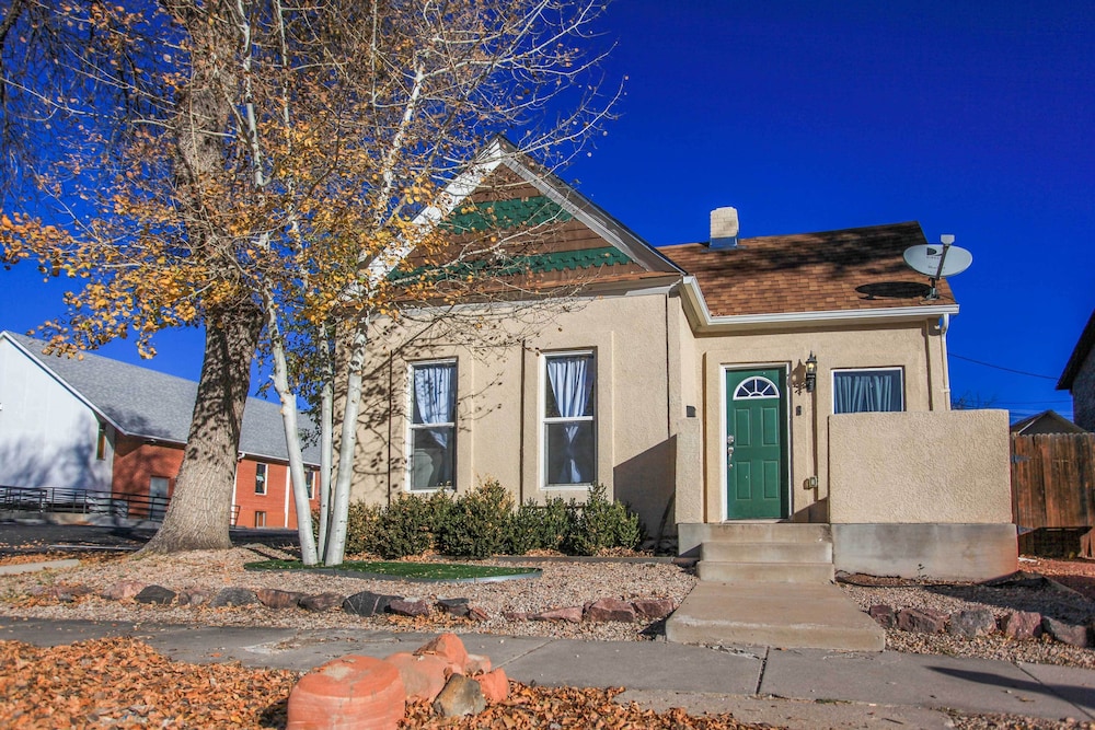 Downtown Home w/ Grill: 5 Mi to Garden of the Gods view 3