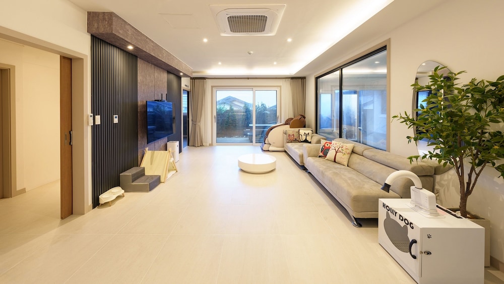 Taean Holy Dog Pool Villa