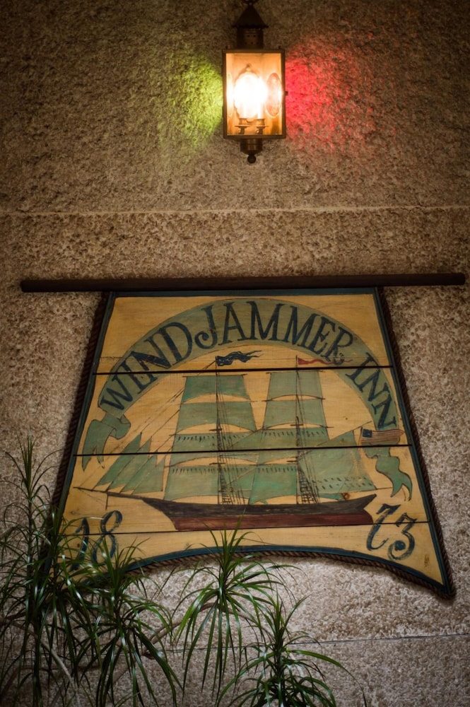 Windjammer Motor Inn