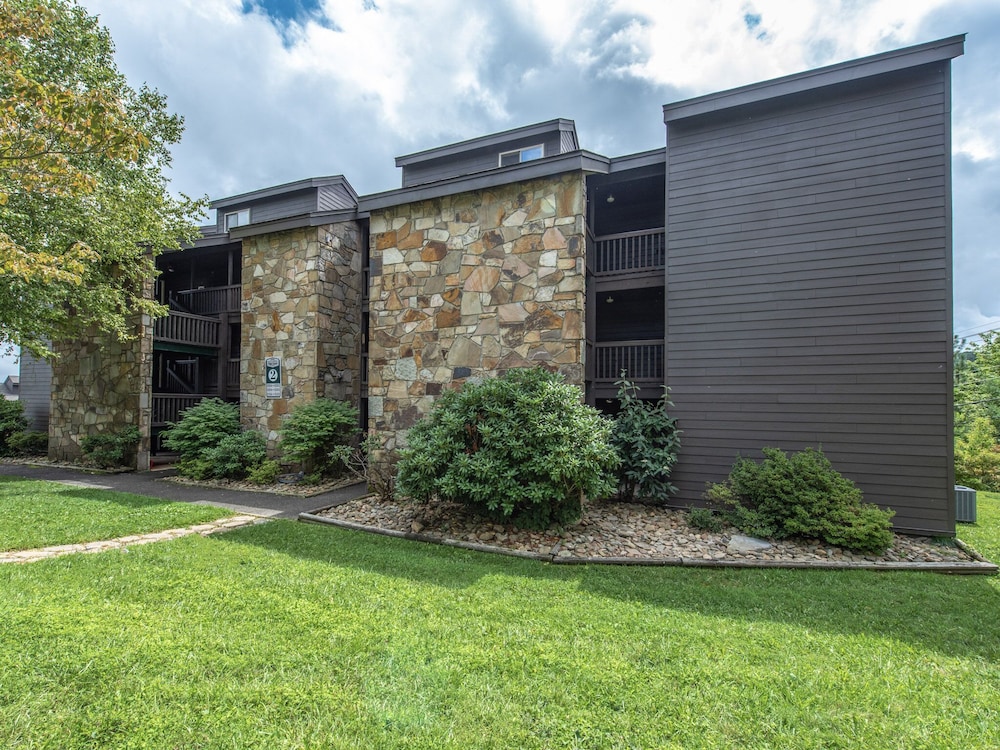 Hotel Tucked Inn 2101 - Image 1