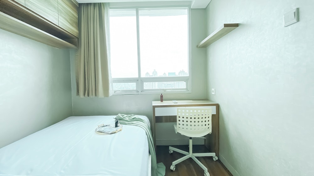 Wonderful And Homey 2Br Apartment At Springhill Terrace Residence