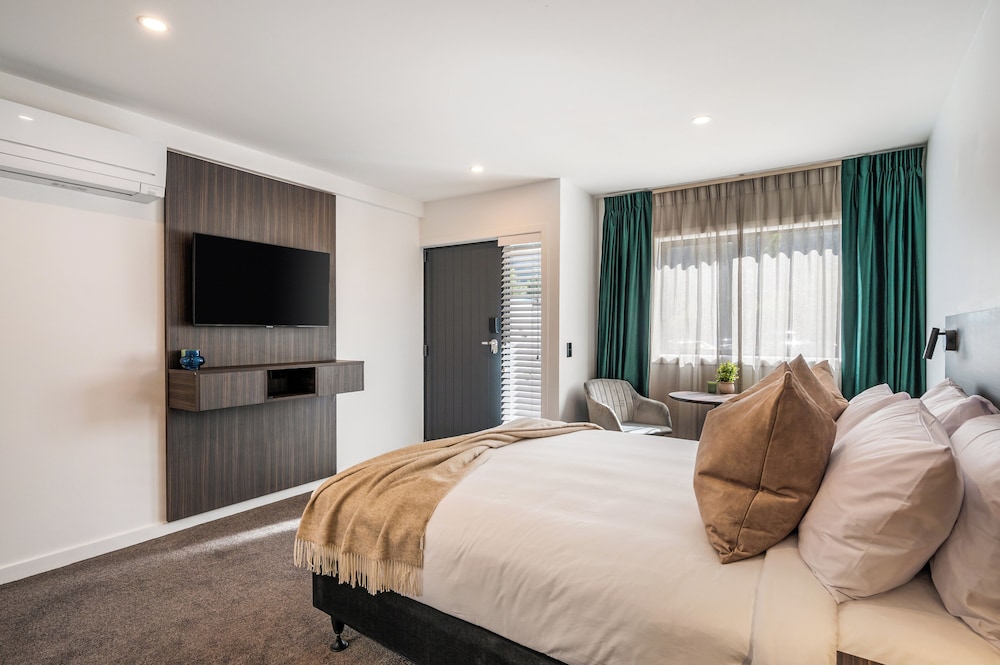 Luxe Suites and Apartments