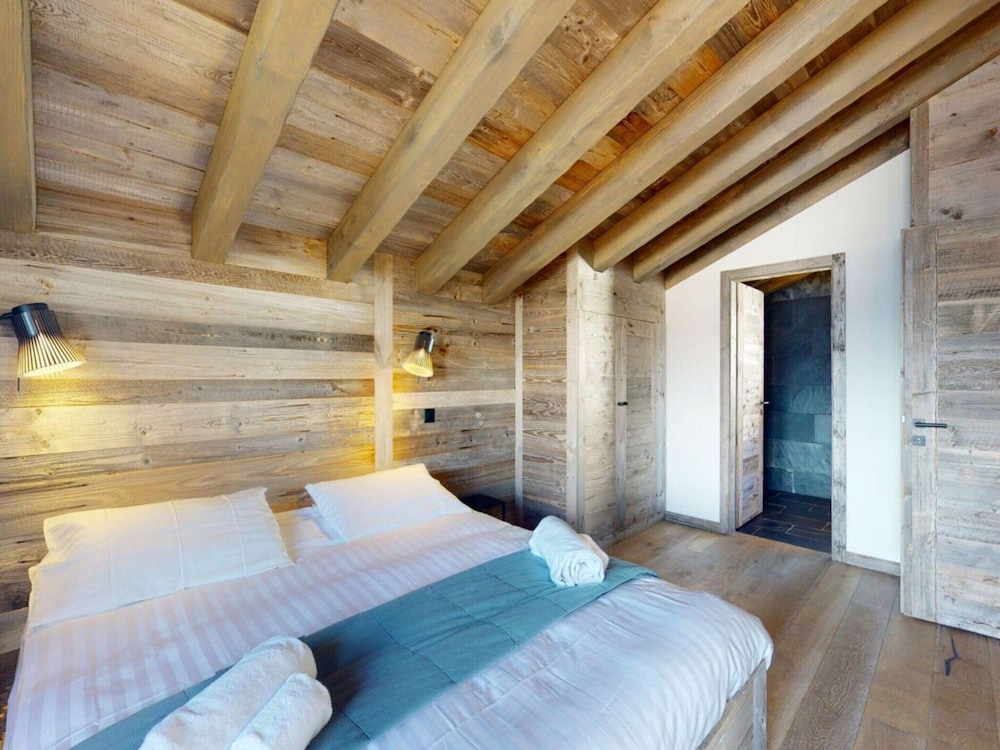 Cosy Chalet in Vex With Balcony