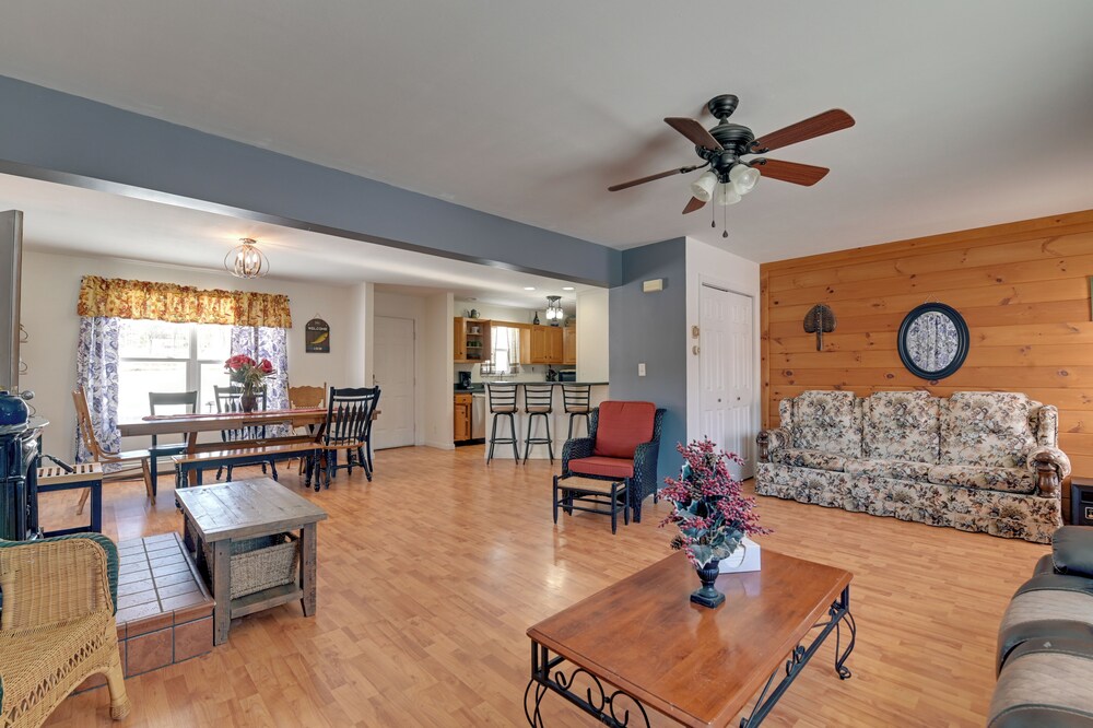 Waterfront Lake George Retreat w/ Shared Dock