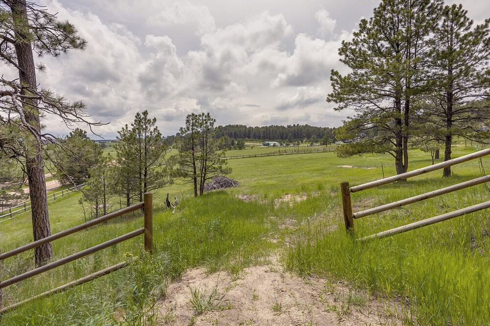 Peaceful Colorado Ranch Retreat w/ Deck & Acreage