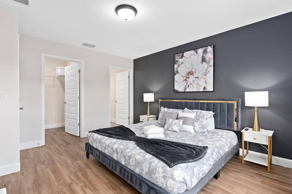 Super Calm- Sleeps 17 W Designs Close TO Parks