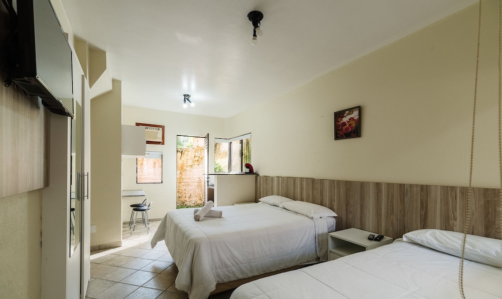 JOFs Apartamentos c Piscina e Vista Mar