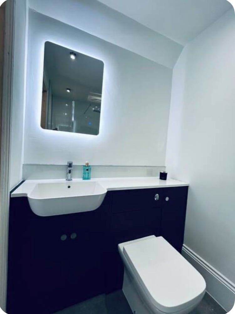 Lodge - Sleeps 18, pet Friendly & Free Parking