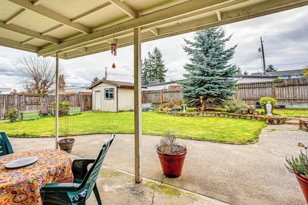 Seatac Home w/ Patio & Grill - 3 Mi to Airport!