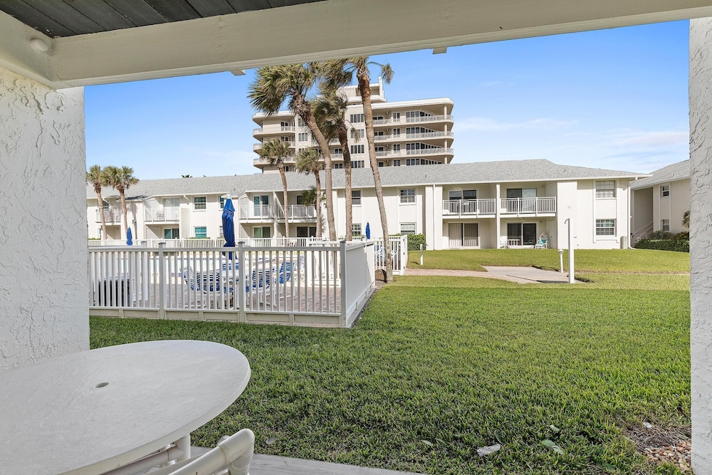 Colony Beach Club 121