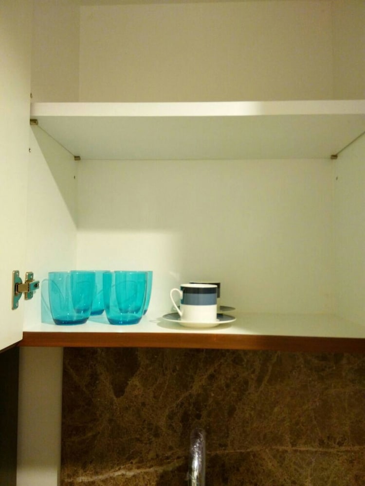 S39- 1 Bedroom Downtown Apt With Balcony and Pool