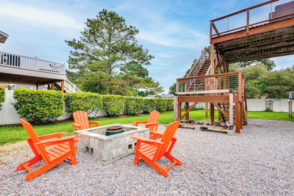 Walk to East Beach: Apt w/ Outdoor Space