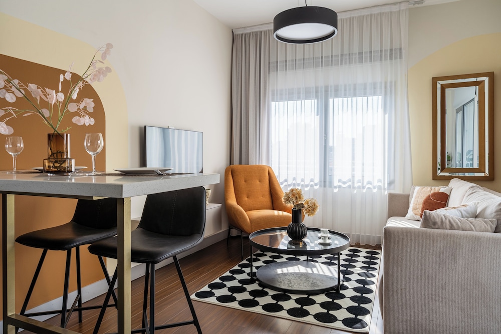 Local Host Living - Signature Apartments in Nicosia