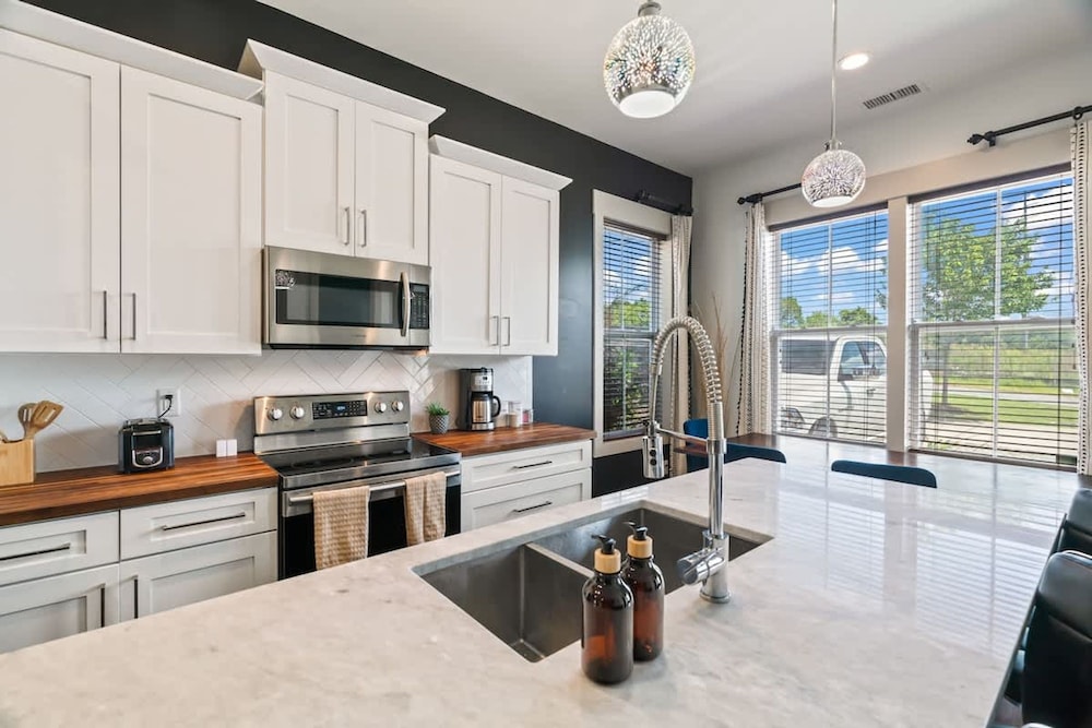 Luxury Home Fire Pit Mini Bar Downtown Nashville