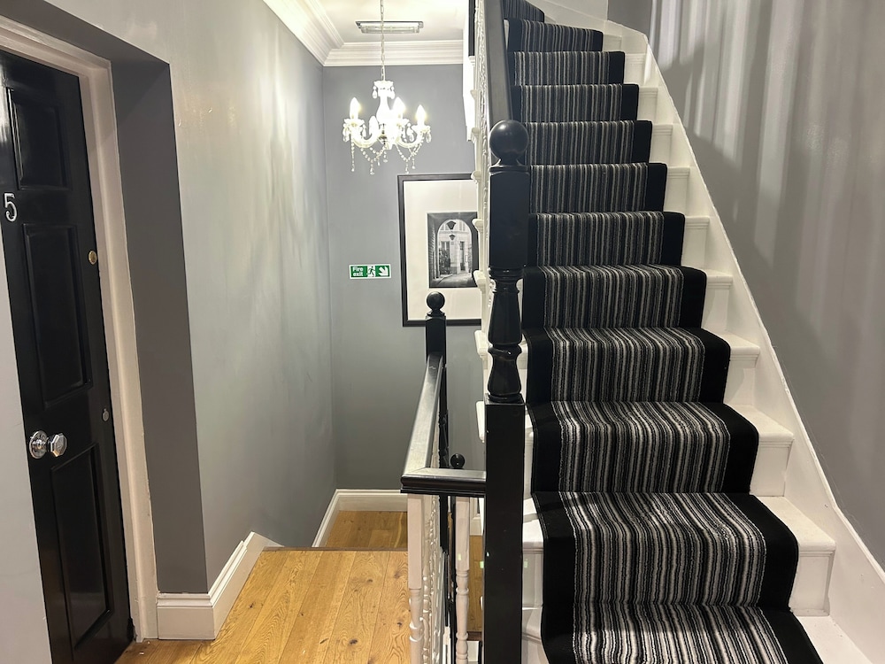 Long Stay Friendly-family-wifi-parking-sleeps 6