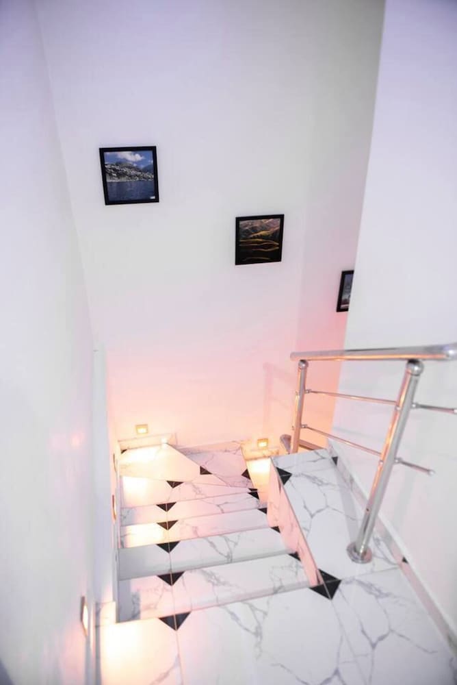 Furnished 3 Bedrooms Apartment With Wifi view 4