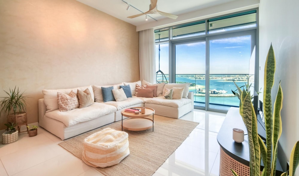 Luxury Sea View Living on Emaar Beachfront