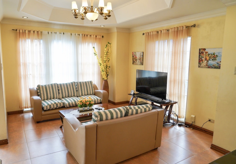 Charming Tagaytay Vacation Home