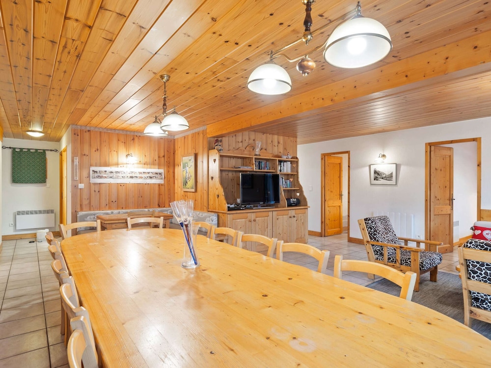 Spacious Holiday Home Near Center of Champagny
