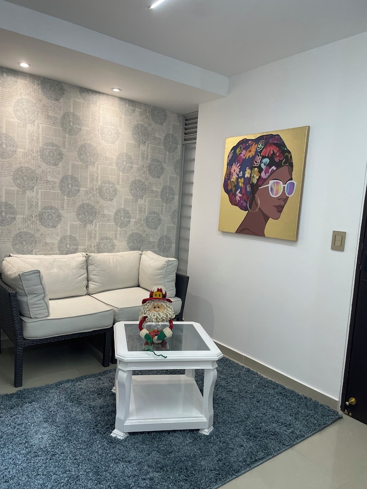 Luxury Liv Limonar