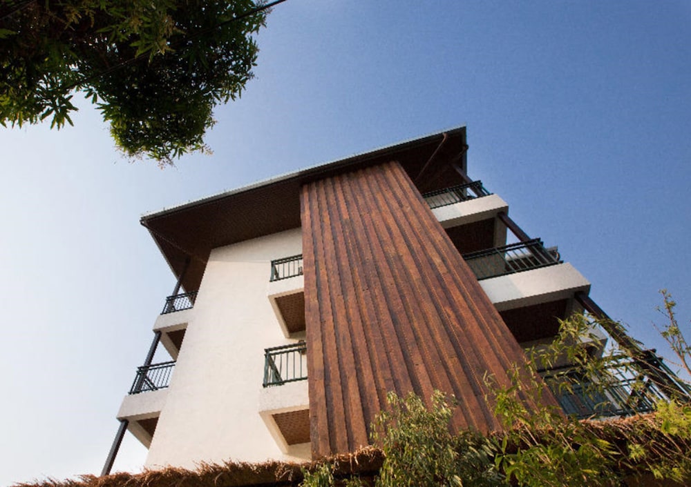 Green Tiger House