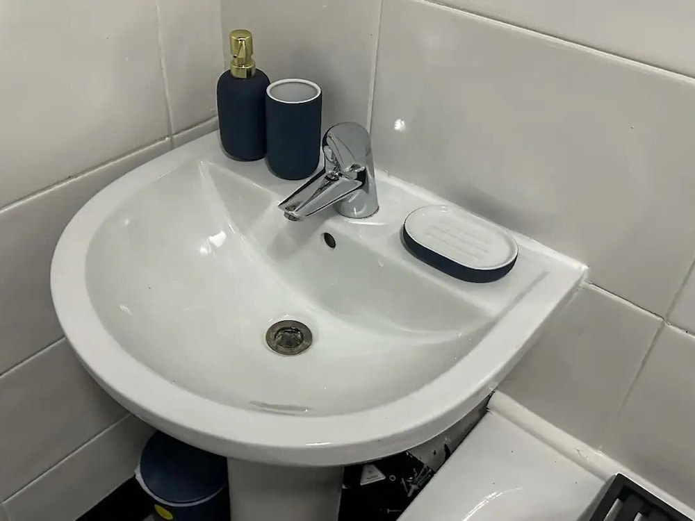 2-bed - Sleeps 4 - Pet Friendly & Free Parking