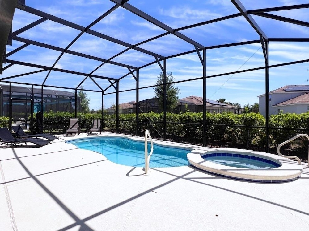 Beautiful 5 Bed Pool Home With Game Room-7543ol 5 Bedroom Home