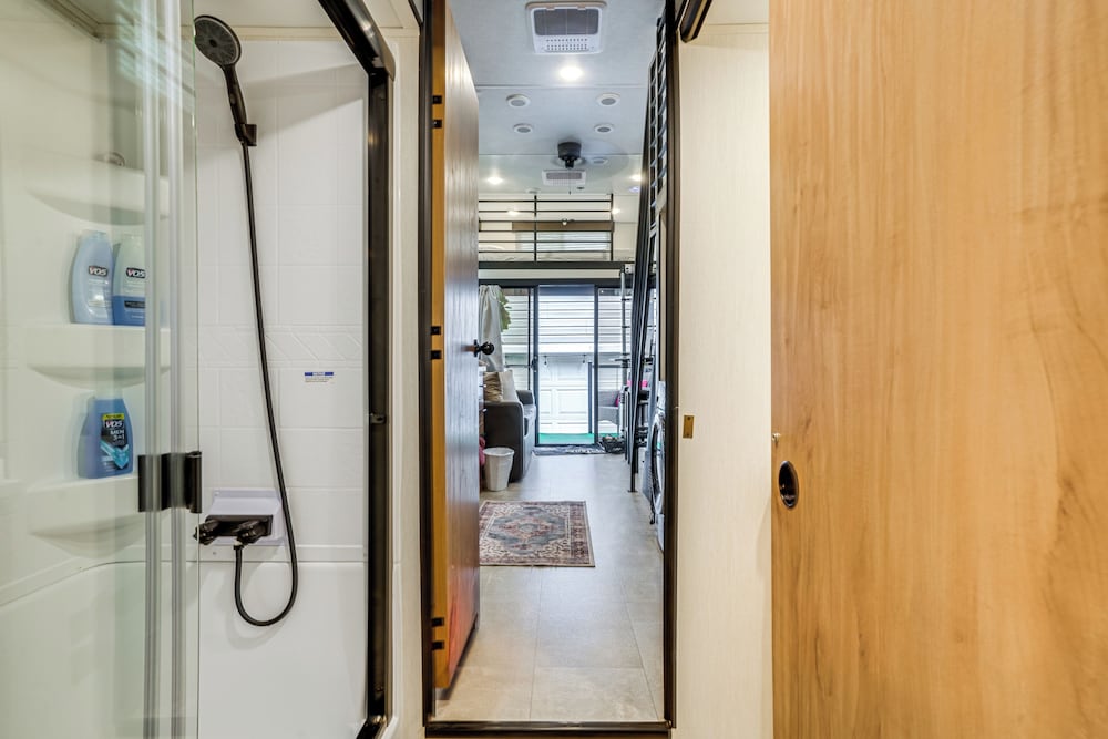 10 Mi to Leesylvania & River: Sleek Mobile Home