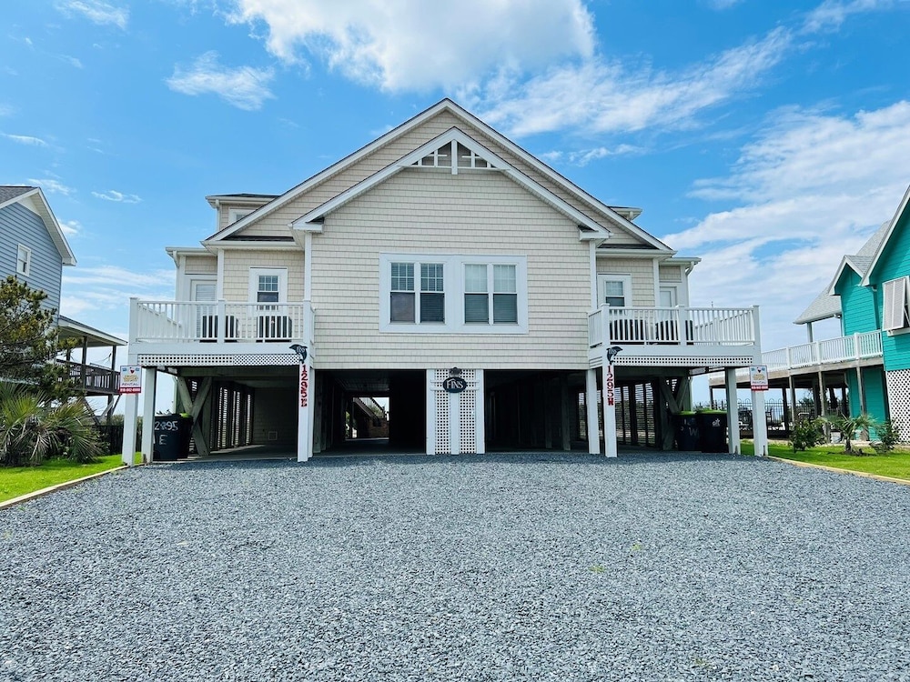 Myrtle Beach Vacations - Avalon West- 5 Bedroom Home by RedAwning - Property Image 1