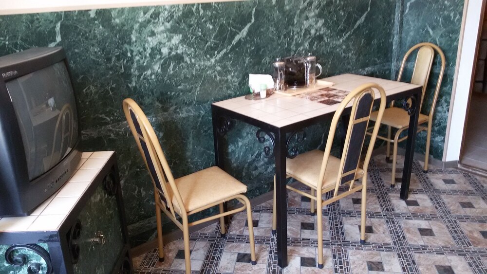 Gostiny Dvor Hotel - Hostel