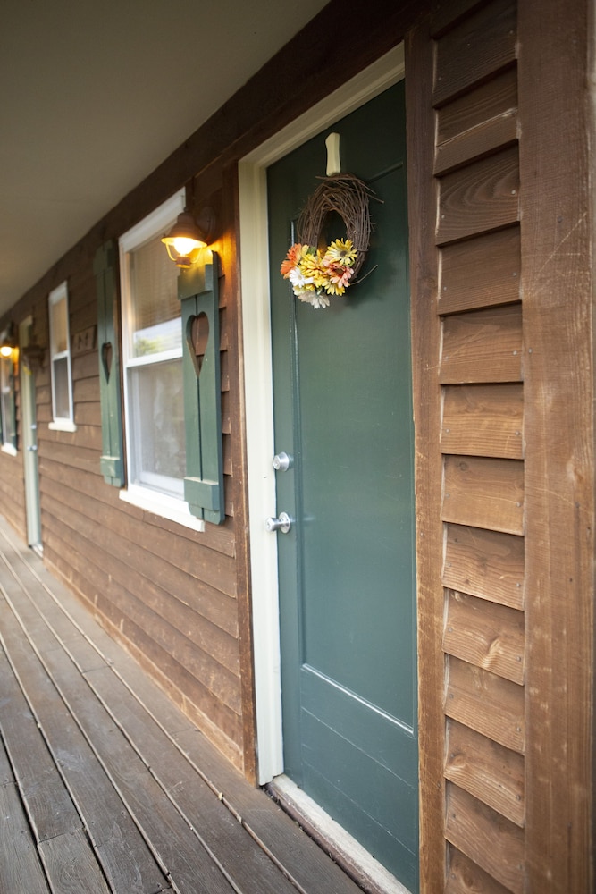 The Chimney Rock Inn & Cottages