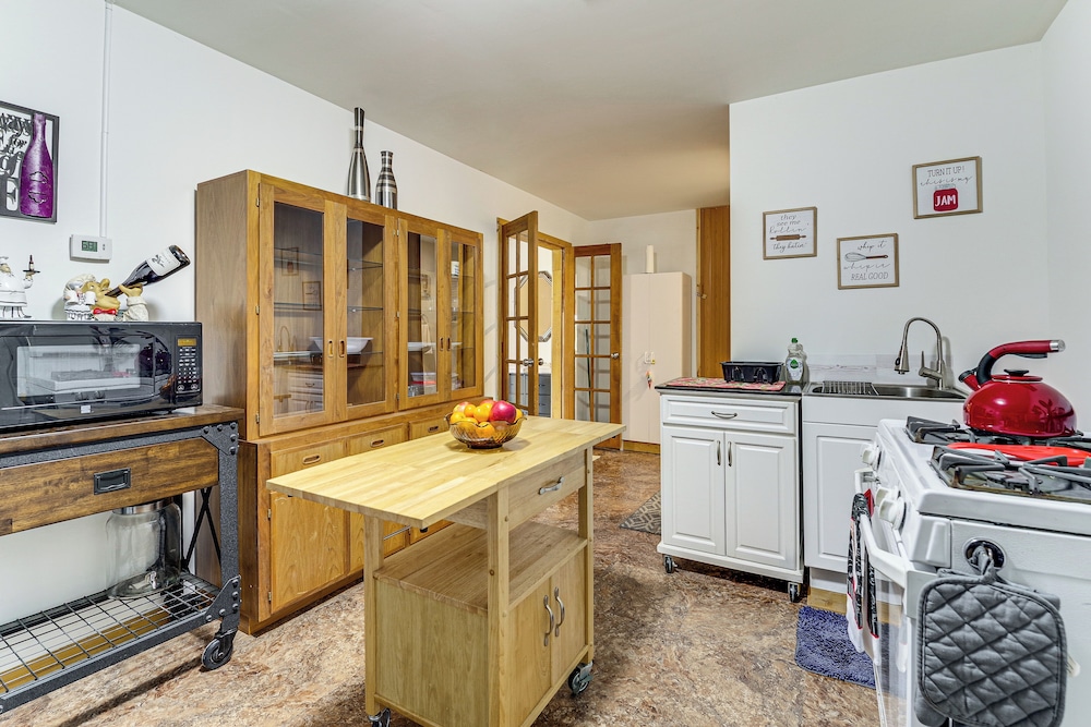 9 Acres, Pick Your Own Apples: Cabin in Arlington!