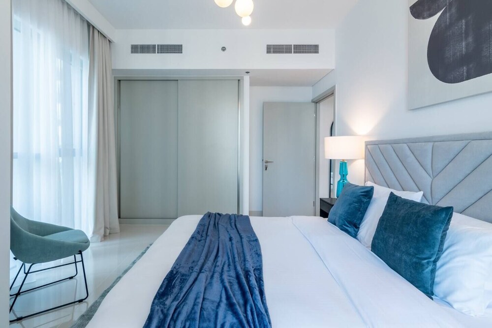 1BR Apartments Beach Isle Tower